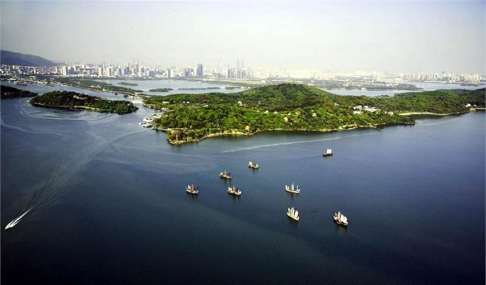 （注：无锡太湖航拍图）