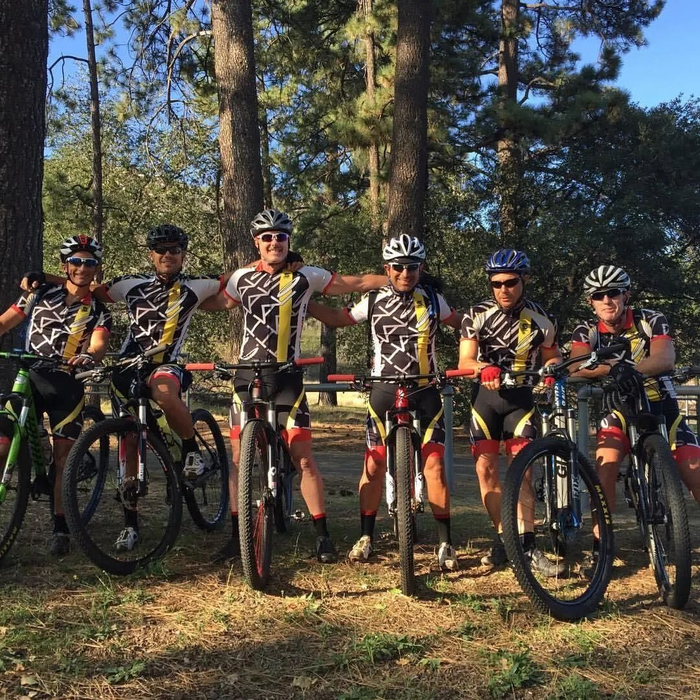 ▲户外骑行，无法腾手擦汗