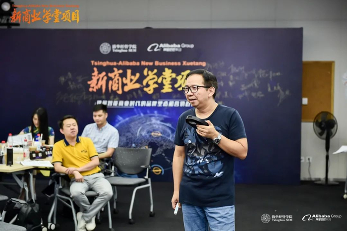 图：良品铺子总裁杨银芬