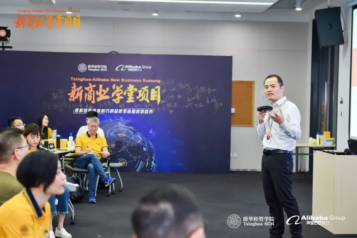 图：阿里巴巴集团副总裁阿里云新零售事业部总裁肖利华