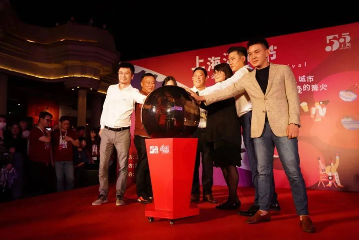 资料图片，左一为时任百威亚太上海大区总经理的张祎