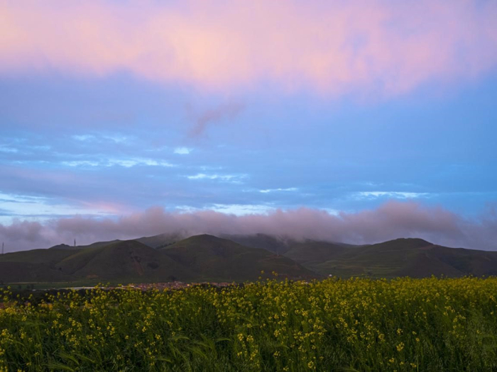 雨后的天空出现梦幻七彩霞云。 长城新媒体记者许付磊 摄