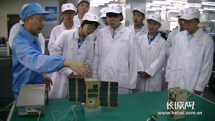　鹿泉区第一中学的学生参与卫星研制。鹿泉区第一中学/供图