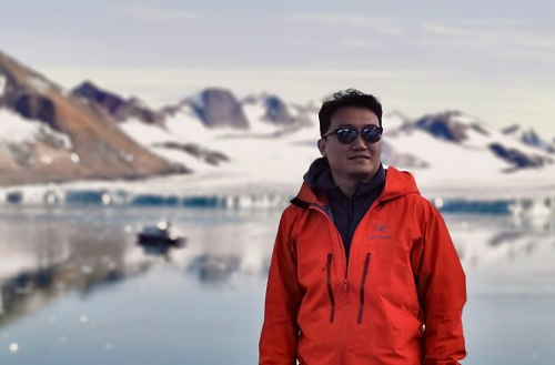 大会主席丁琛先生