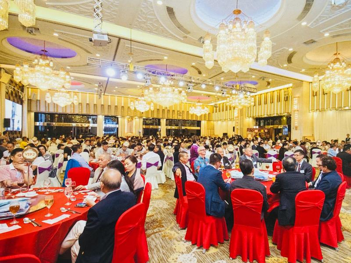 盛会之下，暗藏着对行业前景的隐忧。