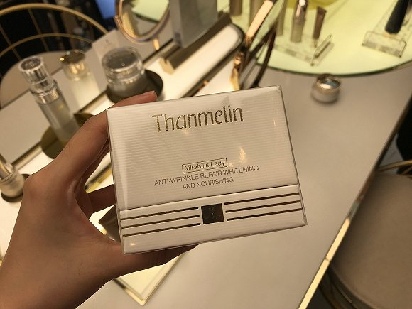 梵蜜琳神仙贵妇膏外包装。图片拍摄：吴容