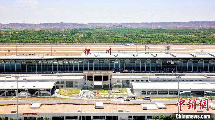 银川河东国际机场。　