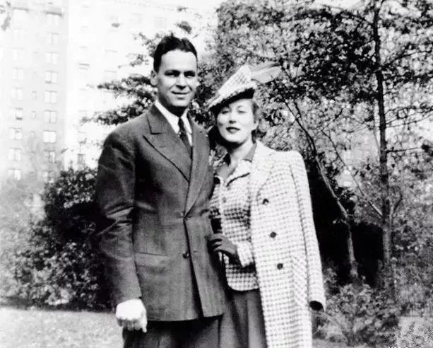 ▲年轻的兰黛夫妇