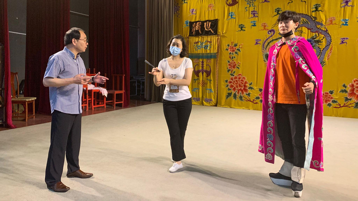 新编传统京剧《五丑四美图》排练现场。剧团供图