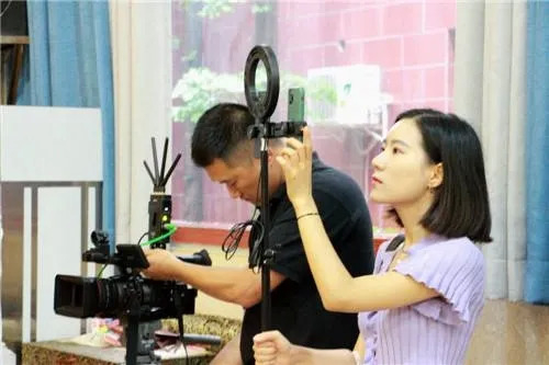 直播场景 /图源：网络