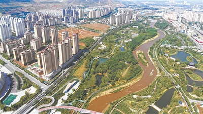 贯彻绿色发展理念的西宁。张海东摄