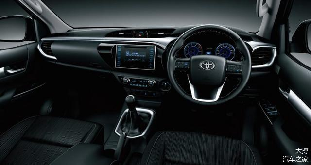 第八代内饰至少从观感上已经“高级豪华”了