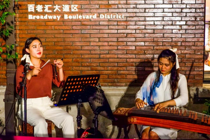 两位小姐姐现场演奏迪士尼动画片乐曲