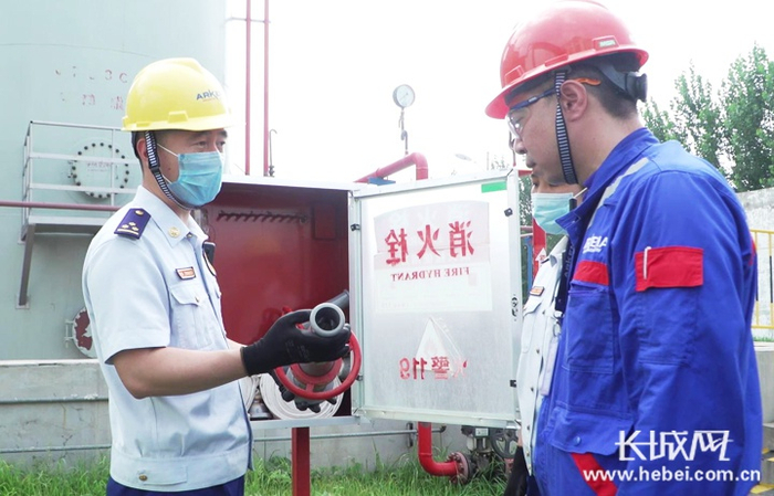 衡水市消防救援支队在河北凯德生物材料有限公司开展消防安全检查。