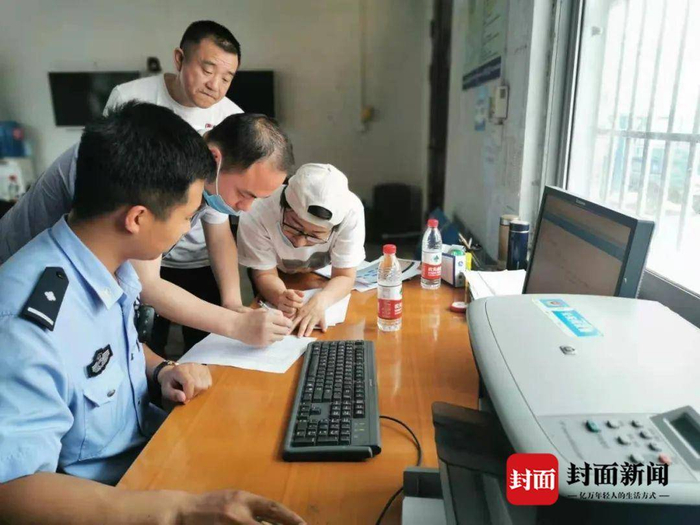 民警开展调查