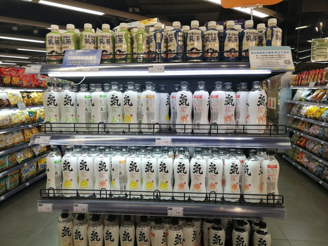 元气森林苏打气泡水包装日系风格明显&nbsp;每经记者 陈晴 摄