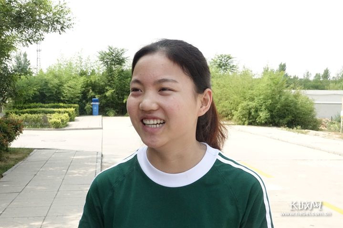 脸上笑容变多的杜雅旭。长城网记者 刘延丽 摄