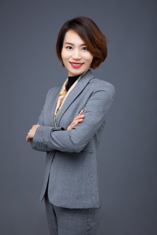 李莉，鸿坤财富高级副总裁、资产管理事业部总经理