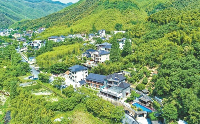 俯瞰德清县仙潭村。　　谢尚国摄（人民视觉）