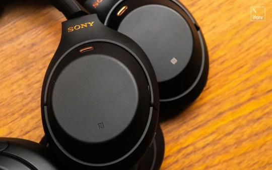 ▲ 左：WH-1000XM4，右：WH-1000XM3