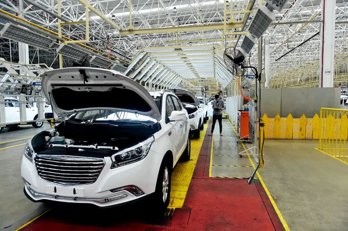 2017年7月，华泰汽车天津工厂总装生产线。图/IC