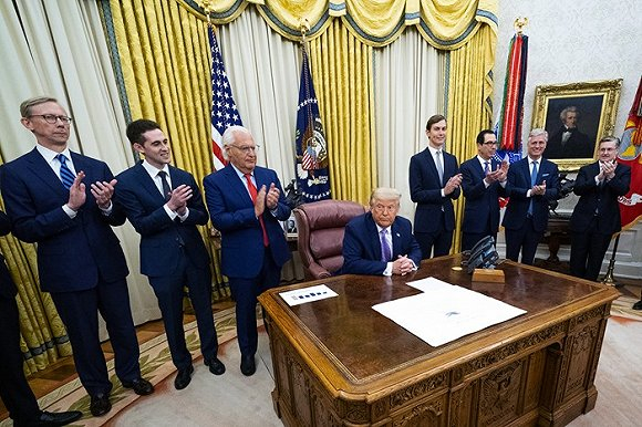  2020年8月13日，美国华盛顿，美国总统特朗普在白宫。图片来源：视觉中国