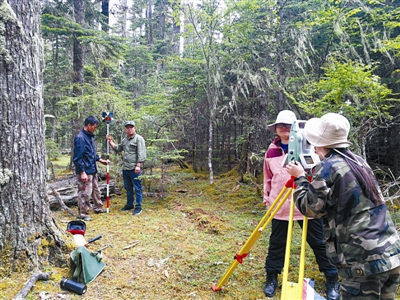 科研团队开展普达措国家公园总体规划勘测