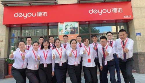 顾恒生门店合影