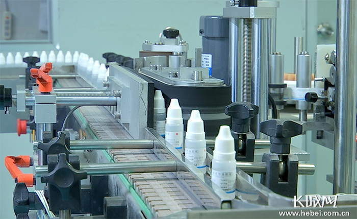 石家庄格瑞药业滴眼液产品正在生产。长城网记者 李皓 摄