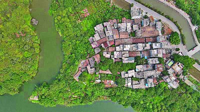     鸟瞰木棉古村 赵雪峰摄