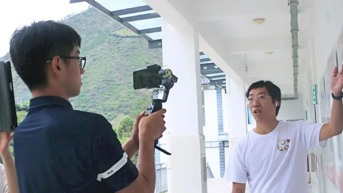 ▲同济大学土木工程学院辅导员、驻永安村第一书记孙羽捷老师