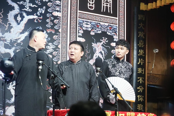 著名演员王彤 赵臣 赵立同合作相声《新扒马褂》