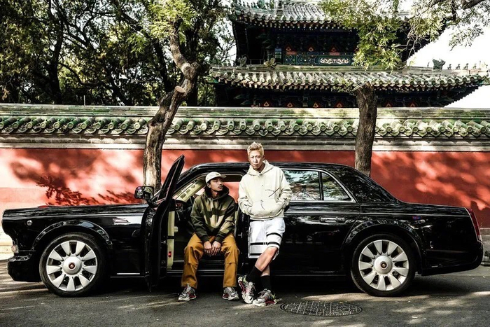 ▲李宁和红旗汽车的联名产品。