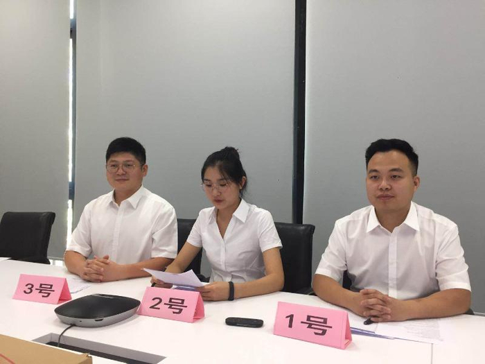 上图为一分为二队参赛选手在比赛现场