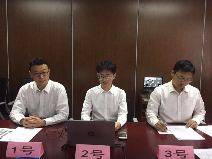 上图为笑傲江湖队参赛选手在比赛现场