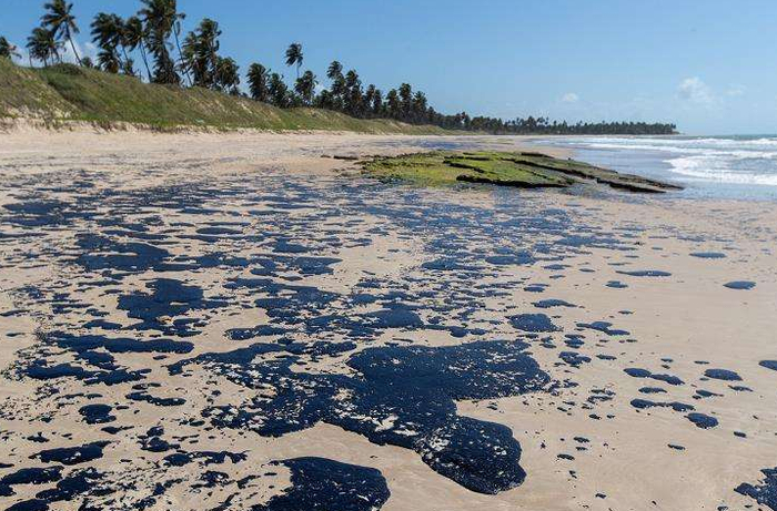 △巴西海滩的原油污染