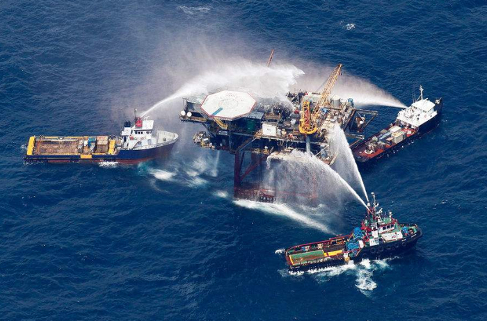 △墨西哥湾的海上钻井平台