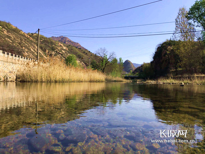 小河峪村一景。