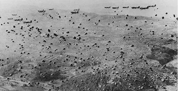 ▲诺曼底登陆时的伞兵