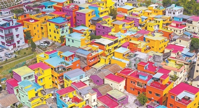  彩色世界的村子。陈敬武摄
