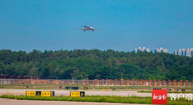 执行校飞工作的“奖状560”飞机。记者 刘洋 摄