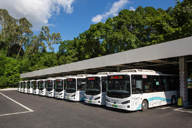 ▲ 深圳莲花山公交总站是全国首个5G公交场站。图片来源：新华网 