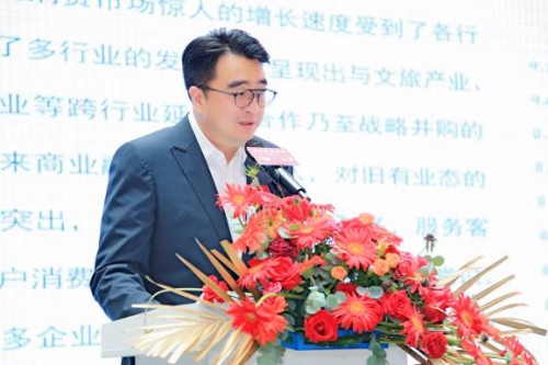 　　多元星球娱乐集团CEO樊伟先生