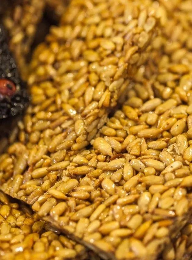 ▲ 香喷喷嘎嘣脆的瓜仁糖。