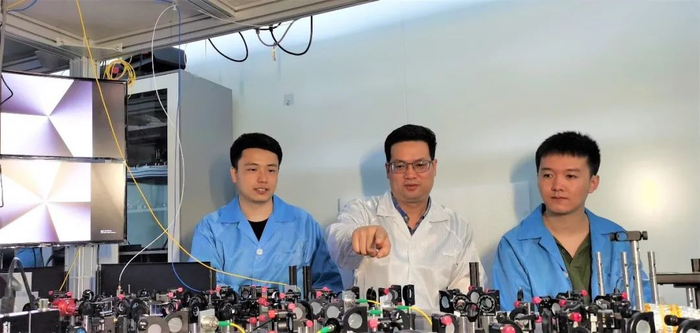 ▲荆杰泰教授团队