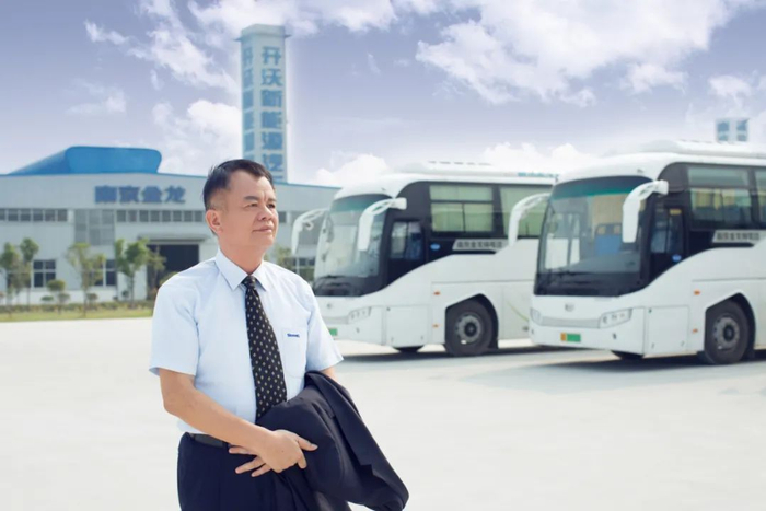 黄宏生和他的开沃汽车。图片来源：受访者供图&nbsp;