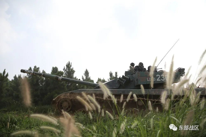 ▲装甲步兵连进入预定地点。