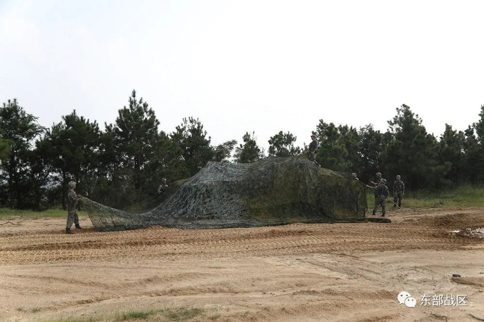 ▲车辆消失在茫茫山野之中。 