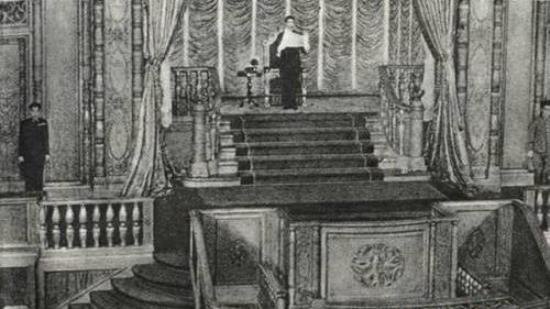 △1945年8月14日，裕仁天皇宣布接受盟国的《波茨坦公告》，向盟军投降