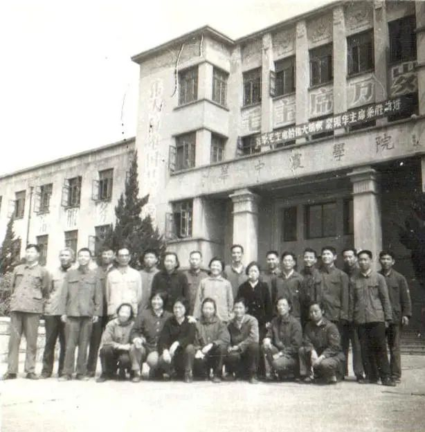 ▲主楼历史照片（校史馆供图）